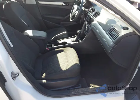 2014 Volkswagen Passat 2.5L S z USA, uszkodzony, nr VIN 1VWAP7A35EC025092